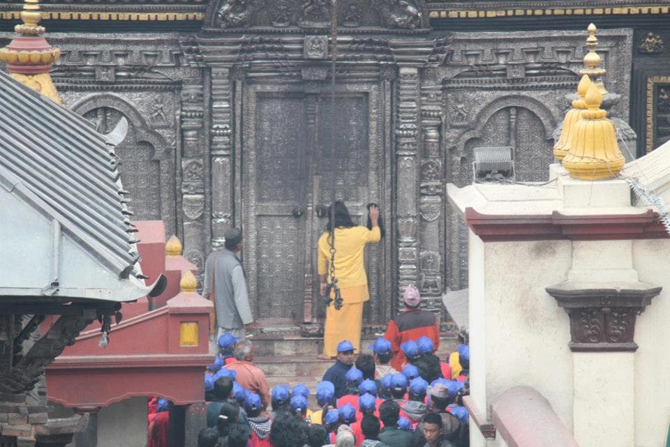 March-52013-Social-service-with-swamiji-pashupatinath-area