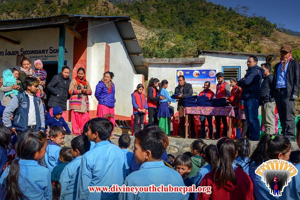 warm-clothes-distribution-at-Hetauda-2076.jpg-4